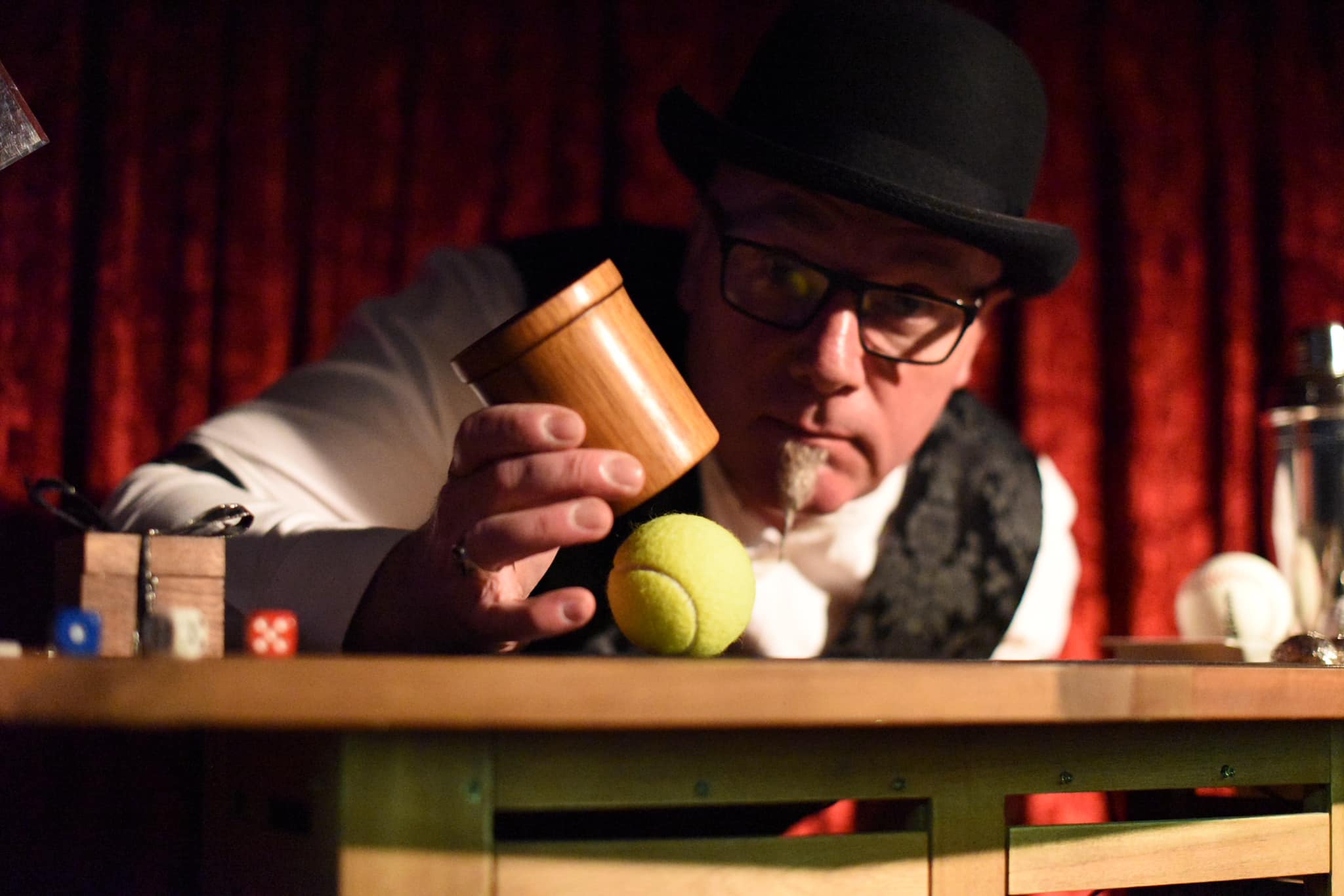 Roy Bond performing